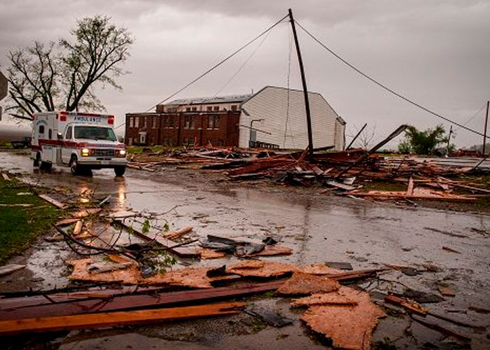 Tremendo tornado en Iowa, Estados Unidos causa muertes y severos daños