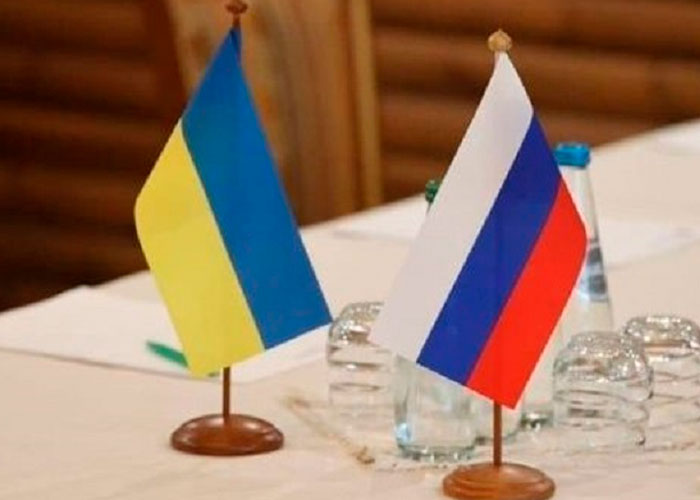 Jefes diplomáticos de Ucrania y Rusia llegan a Turquía para negociar