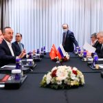 Cancilleres de Rusia y Ucrania conversan en Turquía para evaluar situación