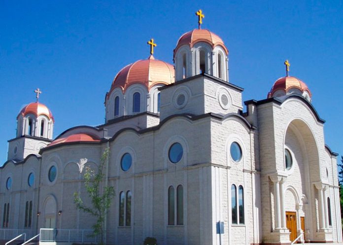Iglesia catolica de Rusia es atacada por vándalos en Canadá.