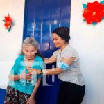 La anciana de 81 años Ofelia Martínez recibe vivienda solidaria en Managua