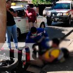 Invasión de carril provoca accidente entre moto y taxi en Managua