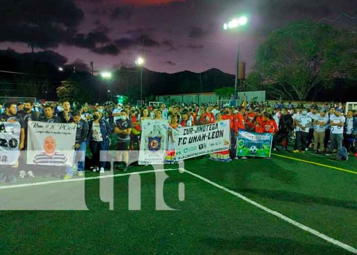 Reinauguran cancha sintética de fútbol para recreación de jóvenes en Jinotega