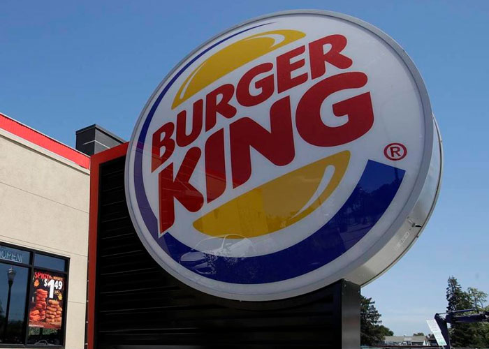 Empleada de buguer king dispara a cliente que le lanzó mayonesa en Florida
