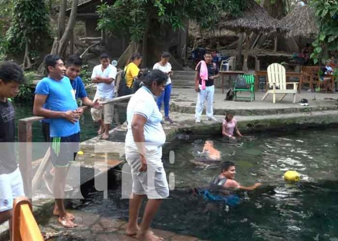 Concurso de natación promueve bellezas naturales de Ometepe