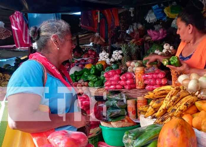 Variedad de productos ante la pronta llegada de la semana mayor en Río San Juan