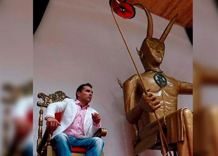 Conoce al líder de la iglesia en Colombia que adora a Lucifer 
