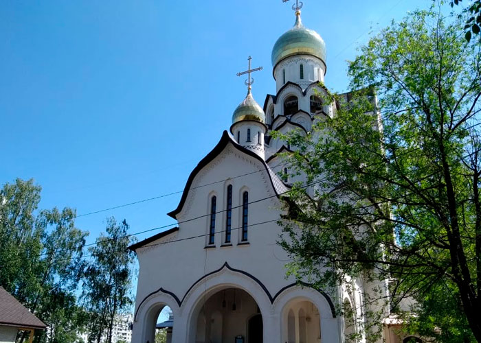 Iglesia catolica de Rusia es atacada por vándalos en Canadá.