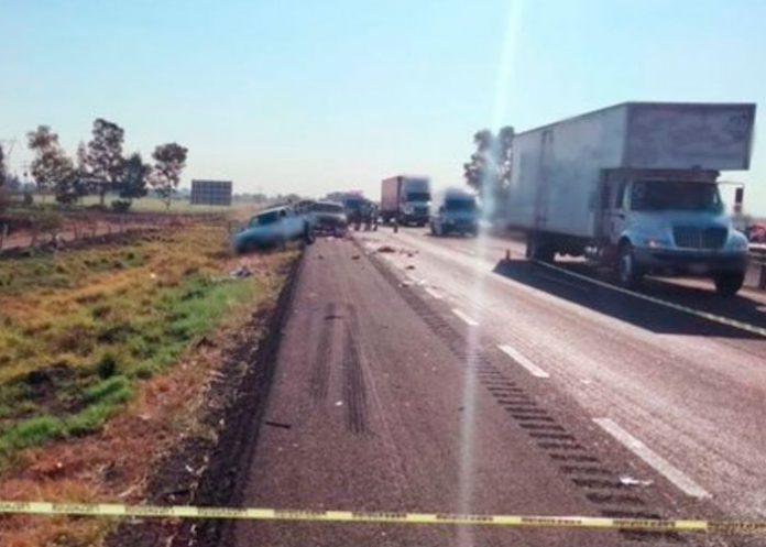 Tráiler embiste y mata a tres peregrinos en una autopista de México