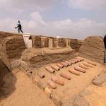 Descubren 5 tumbas en Egipto