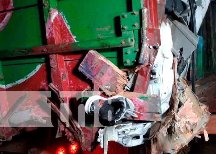 Camión se estrella contra y deja a persona con fractura de gravedad en Tipitapa