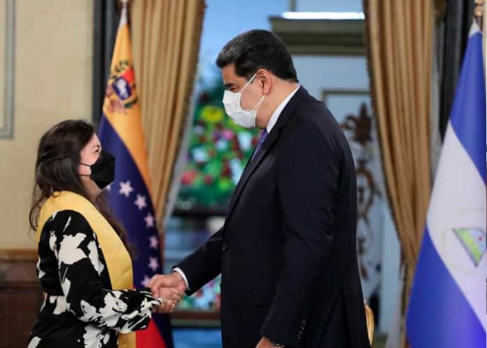 Embajadora de Nicaragua en Venezuela recibe condecoración