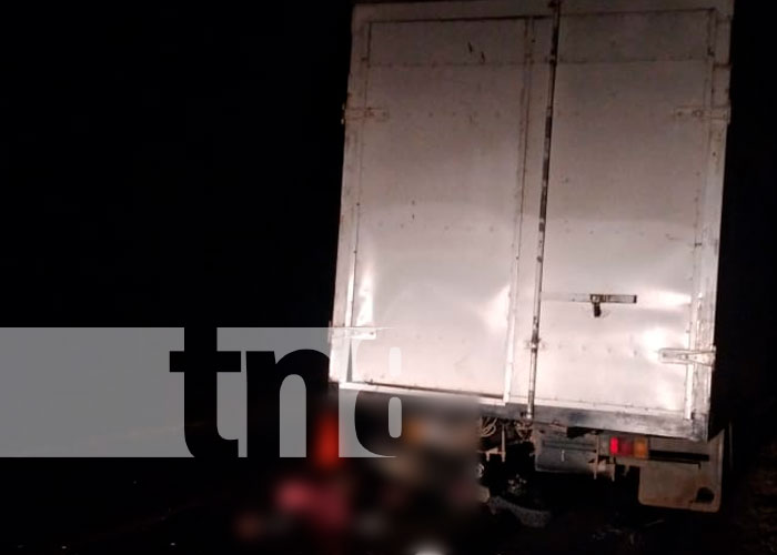 Motociclista muere al estrellarse contra camión en Tipitapa