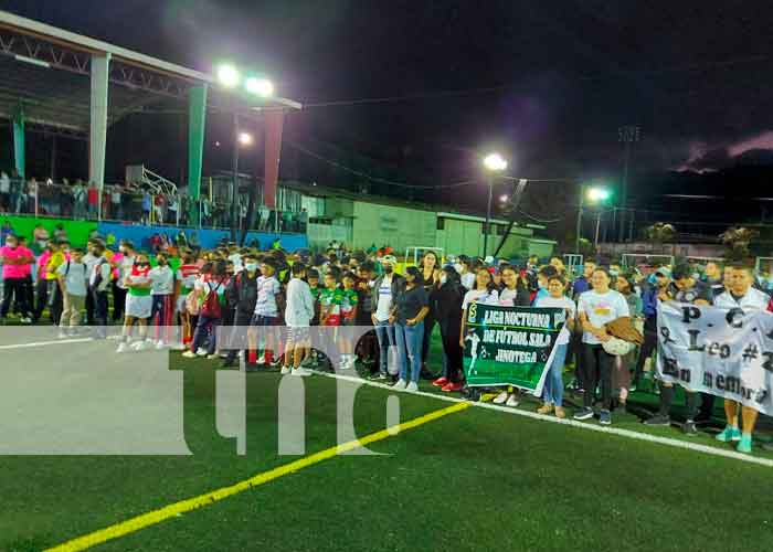 Reinauguran cancha sintética de fútbol para recreación de jóvenes en Jinotega