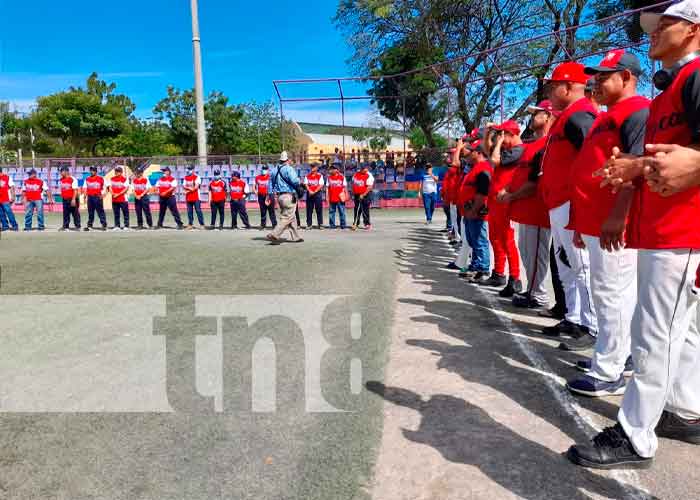 Liga de softbol con cooperativas en Managua