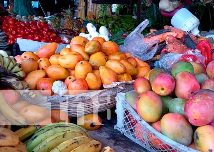 Variedad de productos ante la pronta llegada de la semana mayor en Río San Juan
