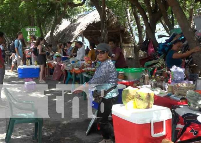 Ometepe: Comerciantes ofertan frutas propias de la temporada