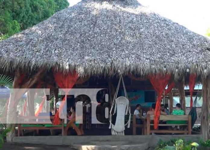 Ometepe: Turistas nacionales y extranjeros visitan Playa Mango