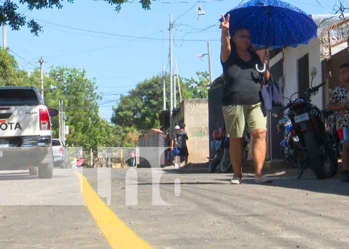 Entrega de calles en barrio de Managua