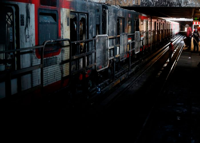 Condena de joven acusado de incendiar estación de tren en Chile