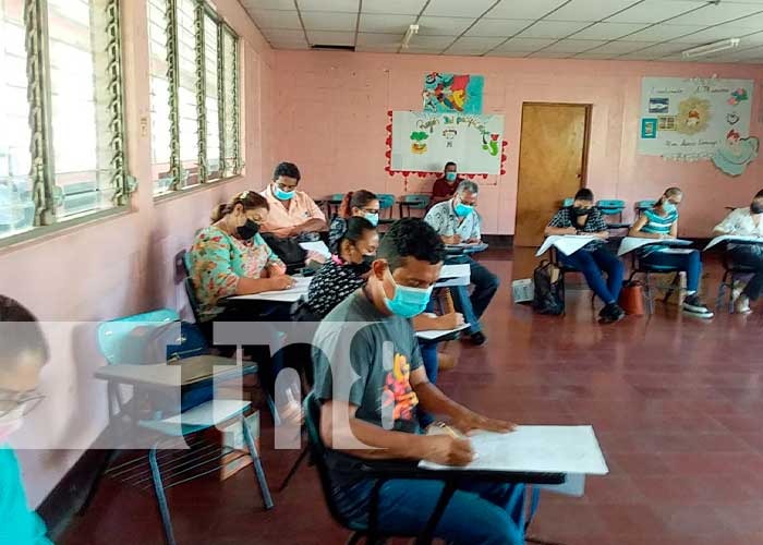 Maestros reciben taller de pintura por el Ministerio de Educacion en Managua 