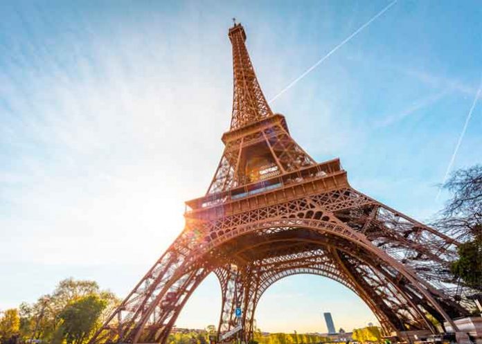 ¡Ya creció! En París, Torre Eiffel aumenta seis metros de altura