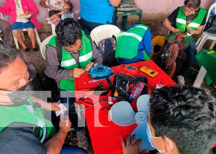 Estudiantes reparan electrodomésticos a pobladores del Distrito VI de Managua