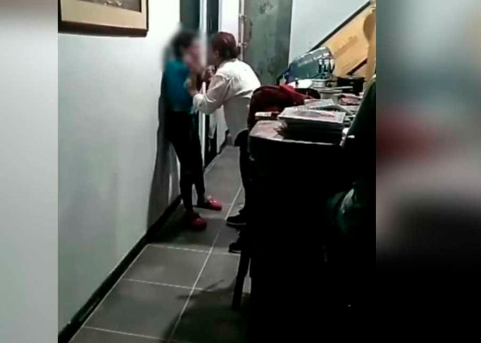¡Indignación! Abuela golpea a nieta por denunciar a su padre de violación