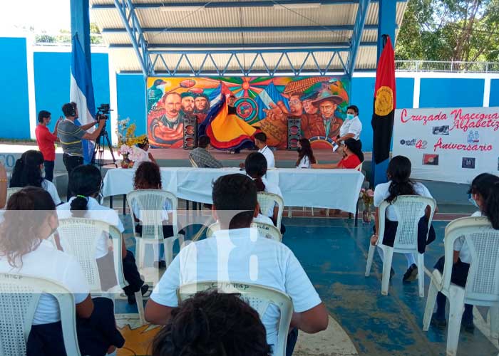 Conmemoración de la Cruzada Nacional de Alfabetización en colegio de Managua