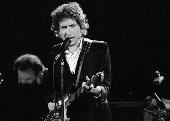 Bob Dylan anuncia el lanzamiento de su primer libro