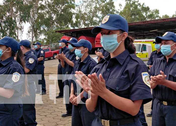 Nuevos bomberos que se preparan para servir a Nicaragua