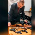 ¿Nuevo evangelio? Pastor de Brasil bendice armas para "proteger de los malos"