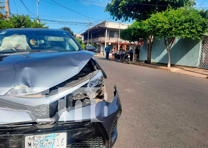Vuelco de camioneta en aparatoso accidente en Managua