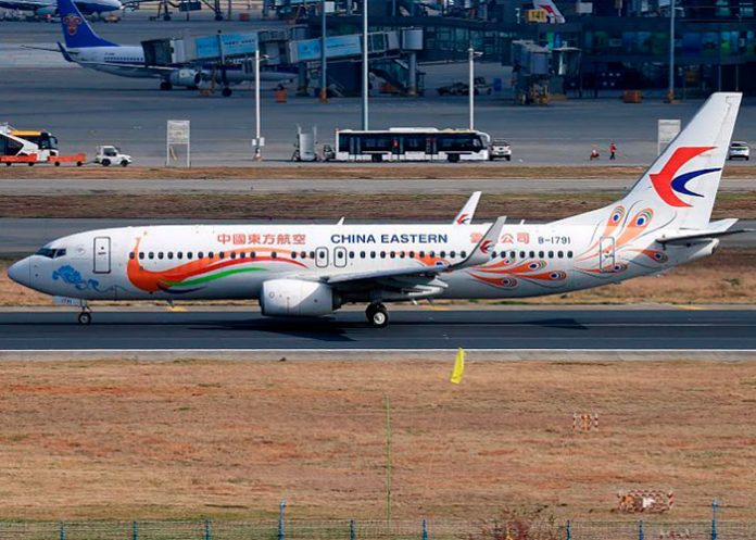 ¡Trágico! Avión con 133 personas a bordo se estrelló al sur de China