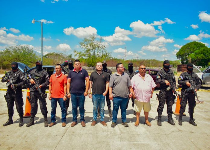 Arrestan a cuatro salvadoreños y un guatemalteco con 140 kilos de cocaína