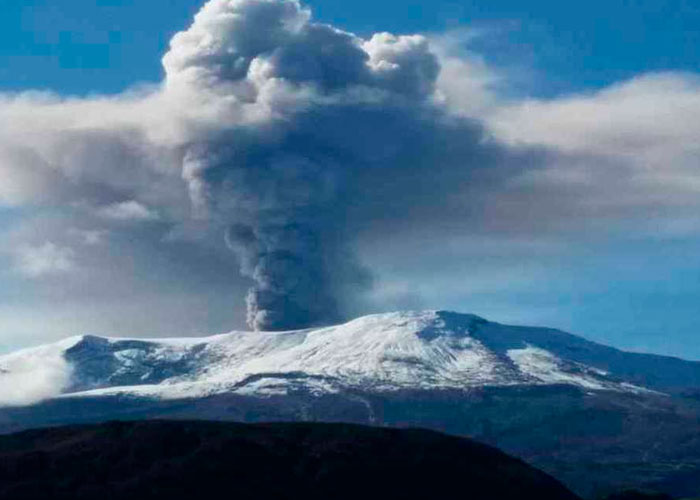 Alerta amarilla por actividad en el volcán Nevado del Ruiz en Colombia