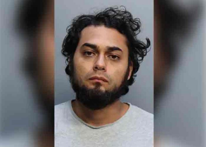 Conductor de Miami es acusado de violar a una mujer ebria en su carro