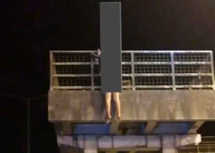 ¡Macabro! Hallan a hombre decapitado colgado en un puente en Ecuador