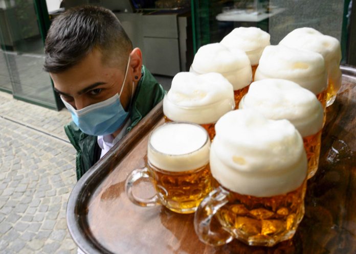 Una cerveza al día basta para dañar al cerebro, afirma estudio