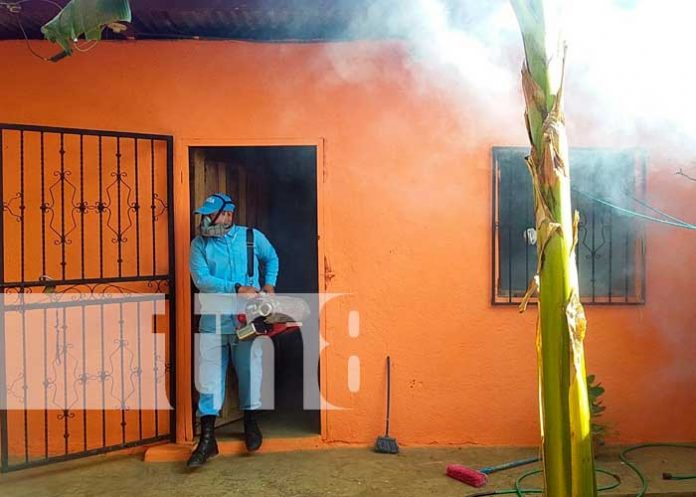 Fumigación en el barrio Nueva Nicaragua, Managua