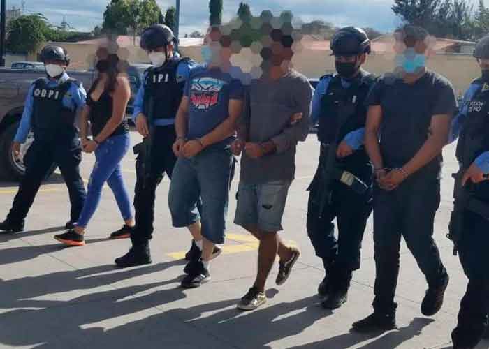 ¡Inhumano! Arrestan a 4 nietos por maltratar su abuela en Honduras