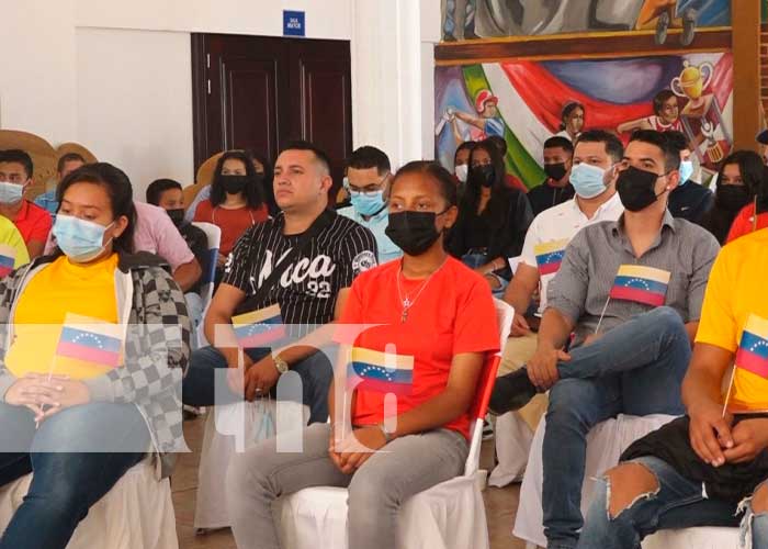 Juventud de Estelí aprende del documental sobre el Comandante Hugo Chávez