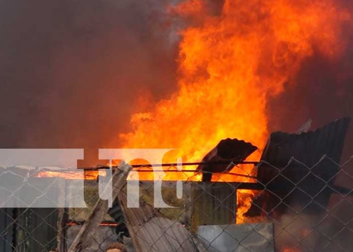  Voraz incendio en una vivienda de Estelí 