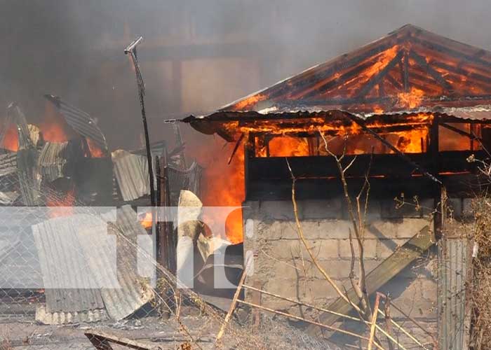 Voraz incendio en una vivienda de Estelí