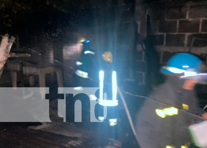 Por descuido: incendio casi arrasa con vivienda en Juigalpa