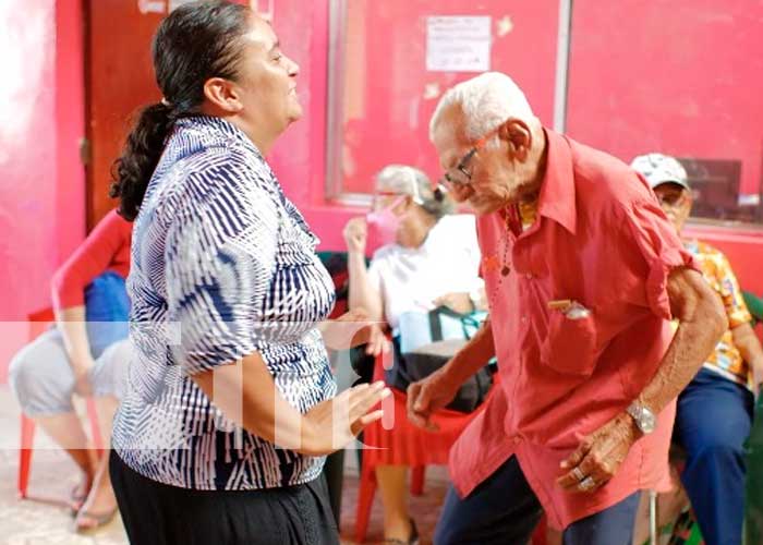 Celebración adultos mayores gracias a Loto Nicaragua