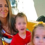Hallan sin vida a madre y sus gemelos dentro de un auto en Florida