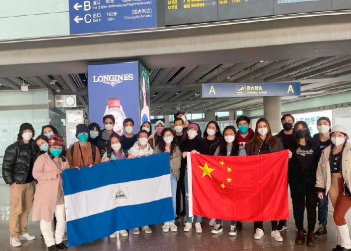 30 estudiantes llegan a Beijing y Wuhan, ciudades de la República popular de China