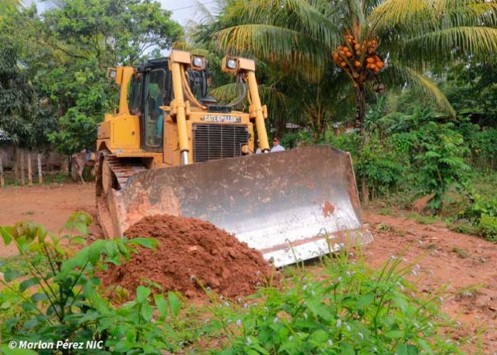 Reparación de caminos en comunidades de Siuna