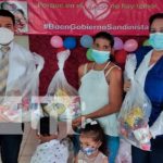 Entrega de paquetes alimenticios a familias de Tipitapa